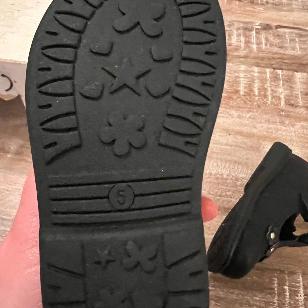 Rachel Shoes Girls Size 5 Black maryjanes